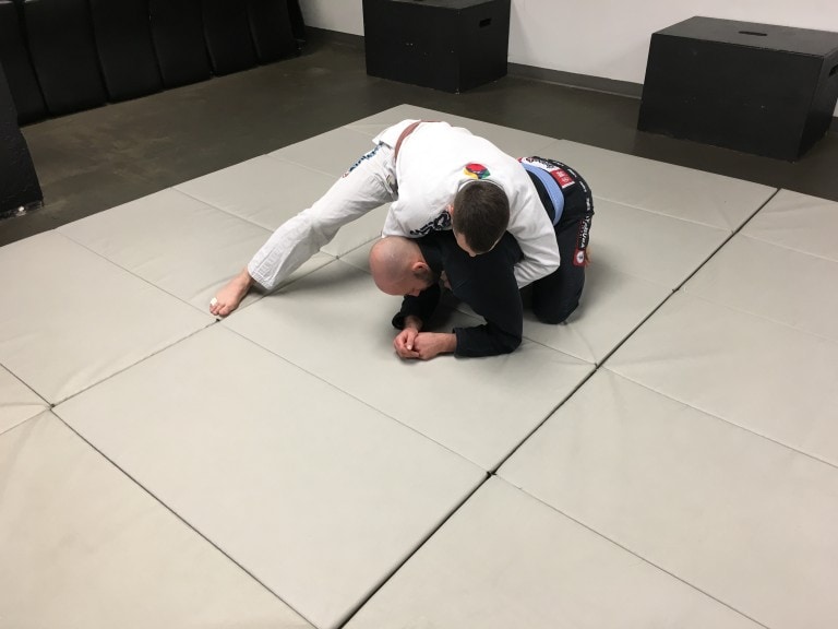 Controlling the Top Turtle position in BJJ