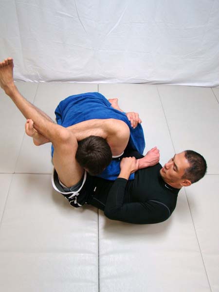 proper positioning for the triangle choke in BJJ