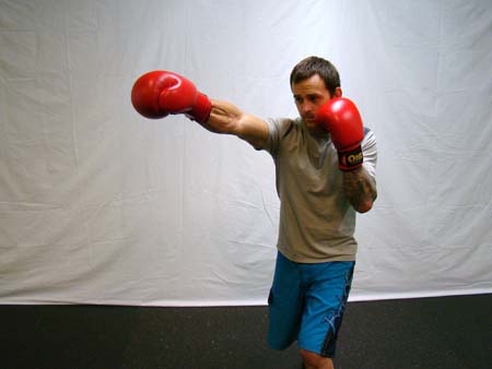 Keeping your left hand up in Boxing