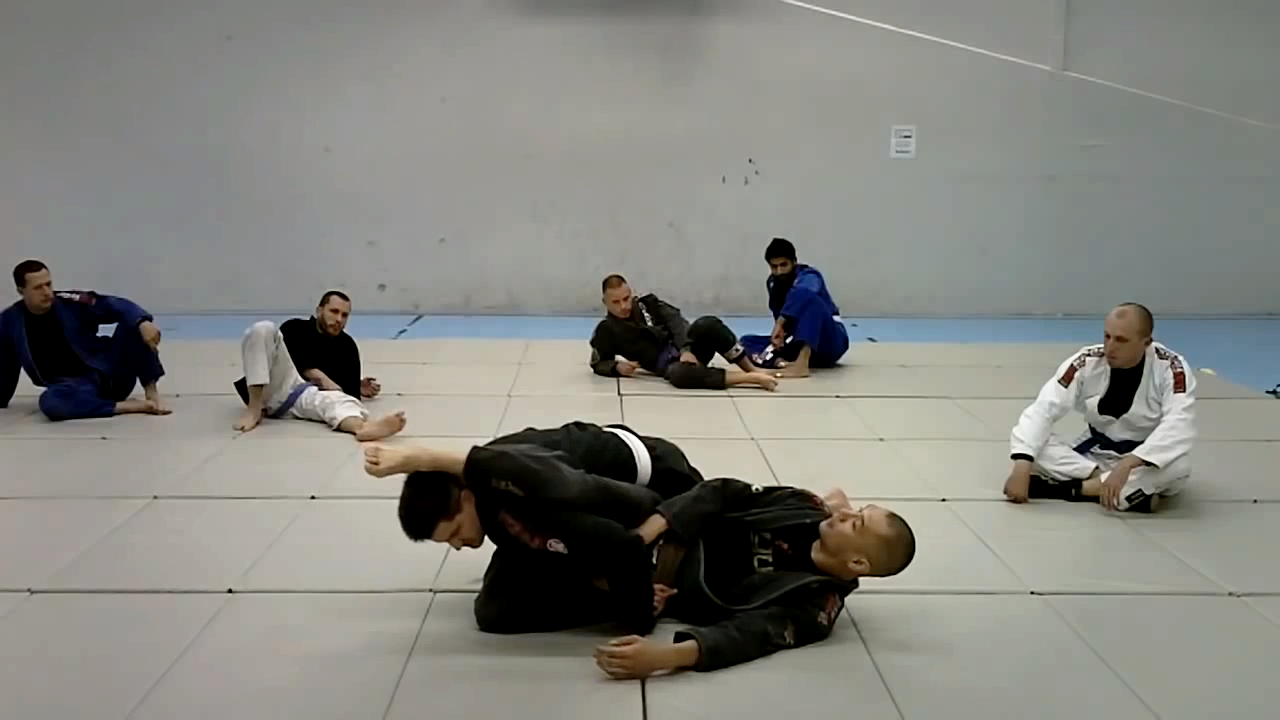 bjj-armbar-triangle-omoplata-combo