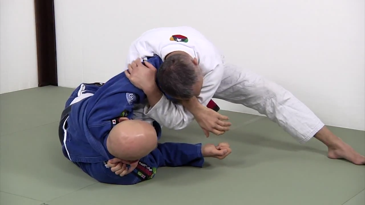 setting up the Brabo Choke from half guard in BJJ