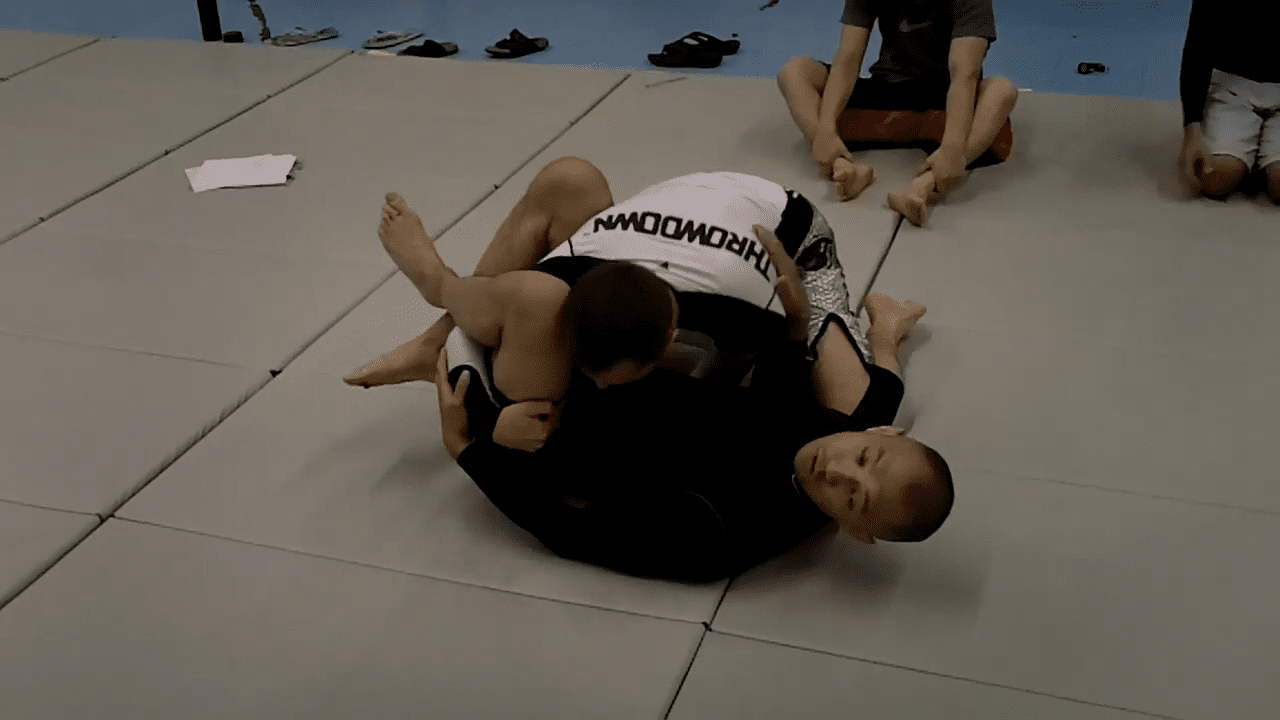 ritchie-yip-shows-how-marcelo-garcia-set-up-the-omoplata-on-him-1